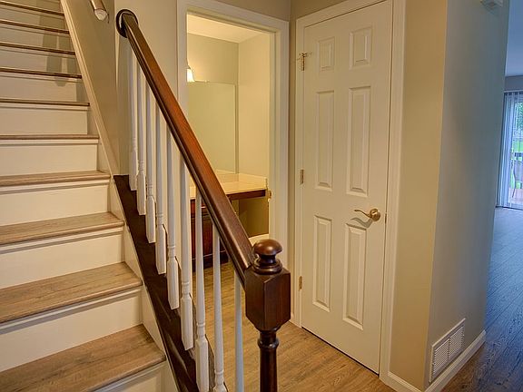 Foyer / Bathroom