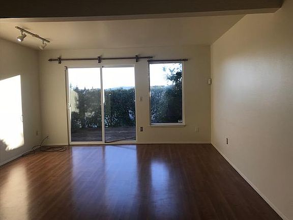 5th image of 155 NE Myreboe St APT I