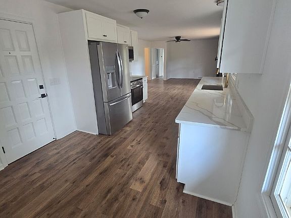 5th image of 300 Vandiver Rd