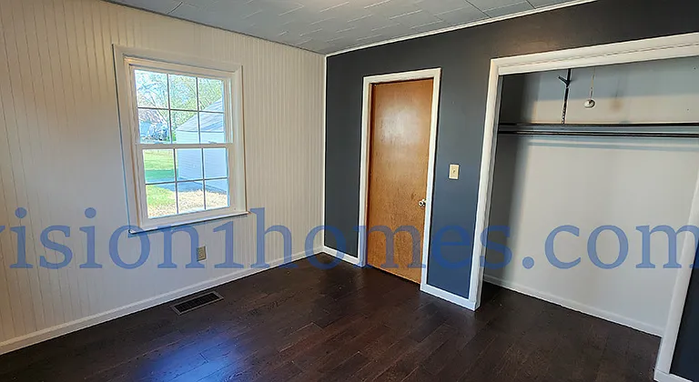 2076 W Wayne St — Photo 21
