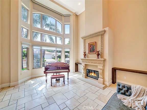 3rd image of 4822 Valjean Ave