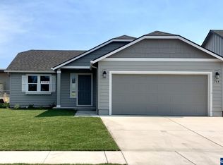 764 Cheadle Lake Ct, Lebanon, OR 97355
