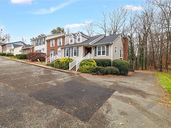 3rd image of 905 Park Place Dr APT D