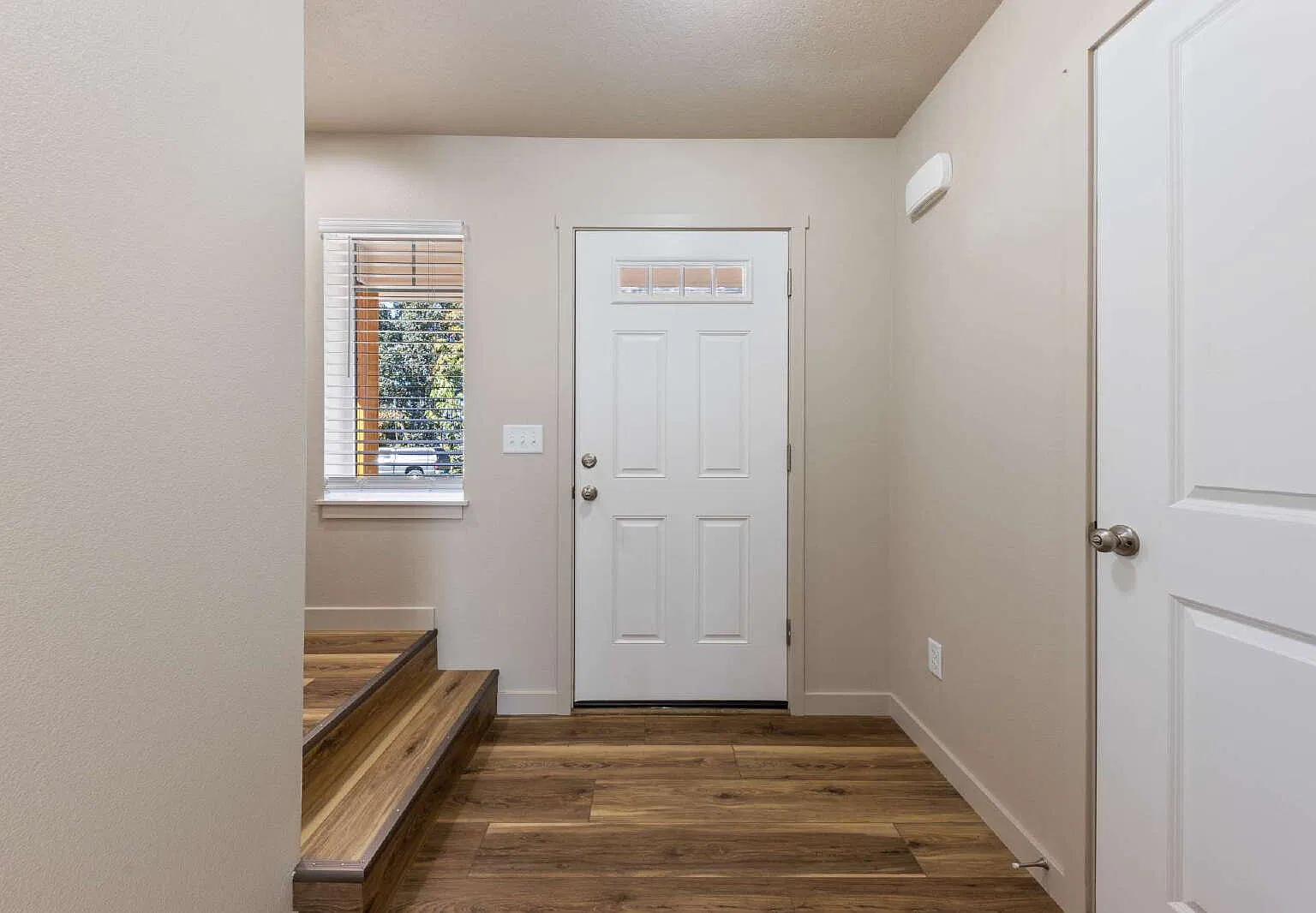 3 bed, 2.5 bath, 1250 sqft, $2,000 — Photo 3