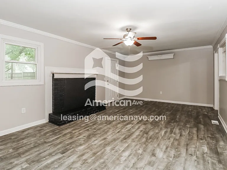 12517_004_living_room_13878904.jpg