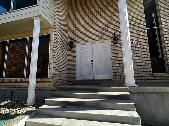 3rd image of 1001 S Lakeview Dr
