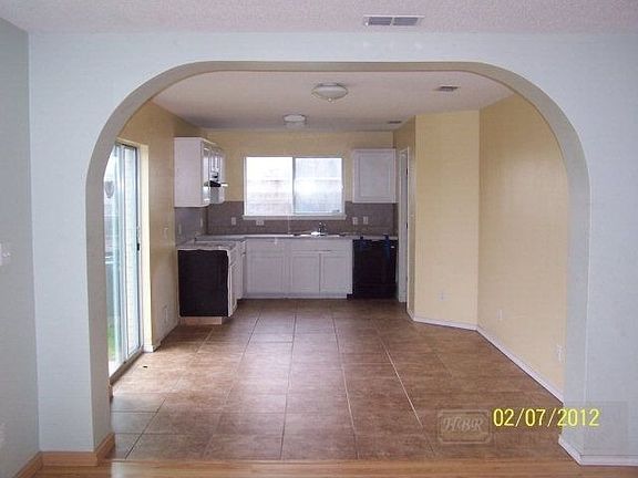 4th image of 2802 Sabal Palm Dr