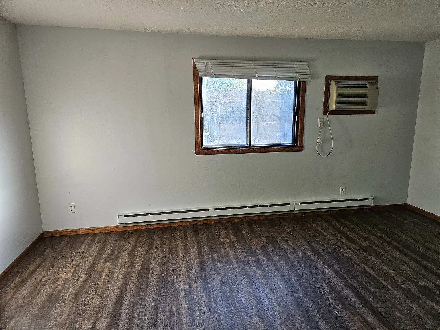 2 bed, 1075 sqft, $875 — Photo 3