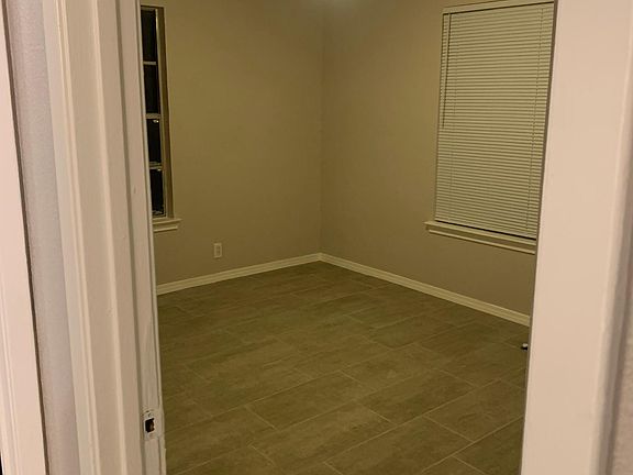 4th image of 211 Zilla St APT 102
