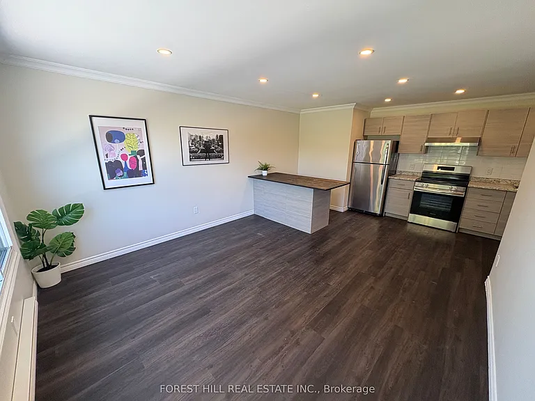 130 King St E #8 — Photo 3