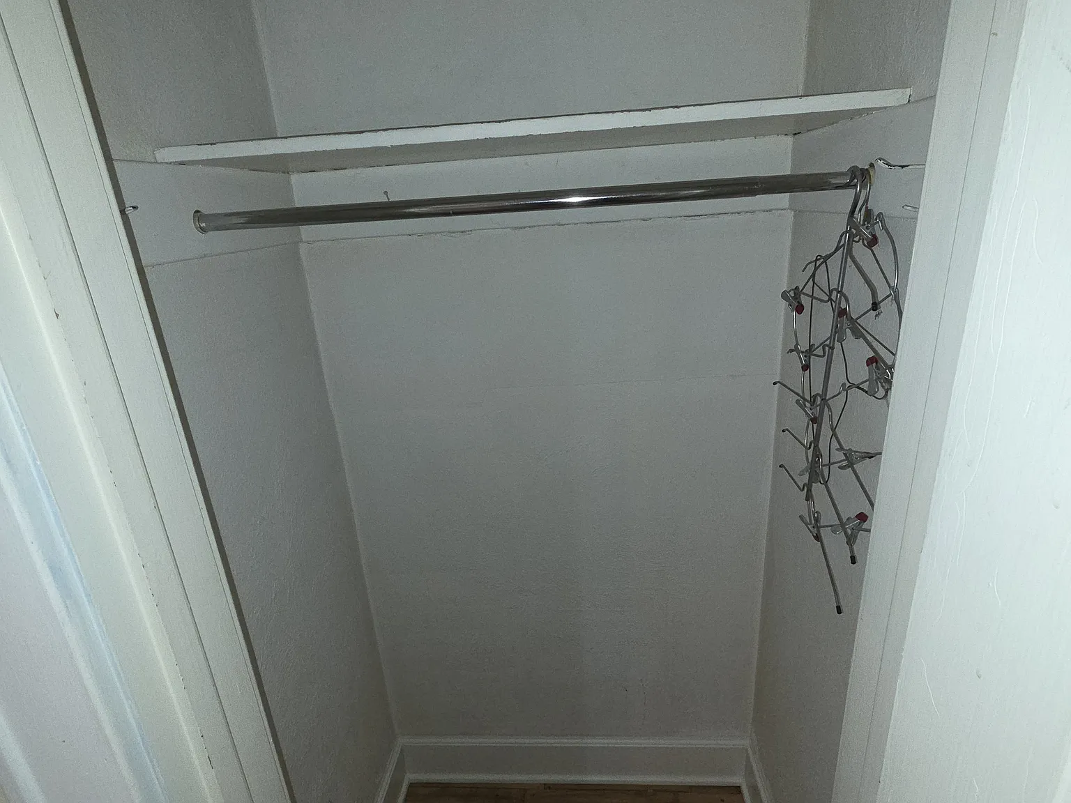 3 bed, 2400 sqft, $900 — Photo 3