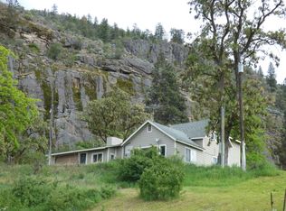 8 Mossy Rock Rd, Oroville, WA 98844