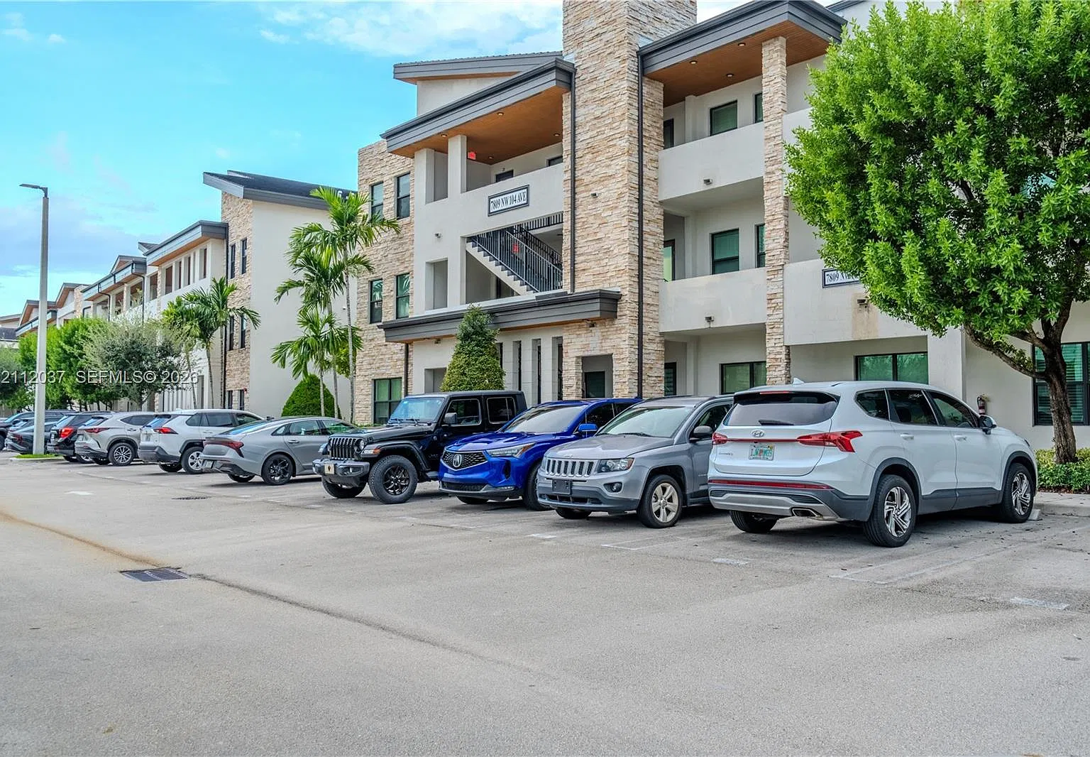 Apex At Park Central Cond — Photo 4