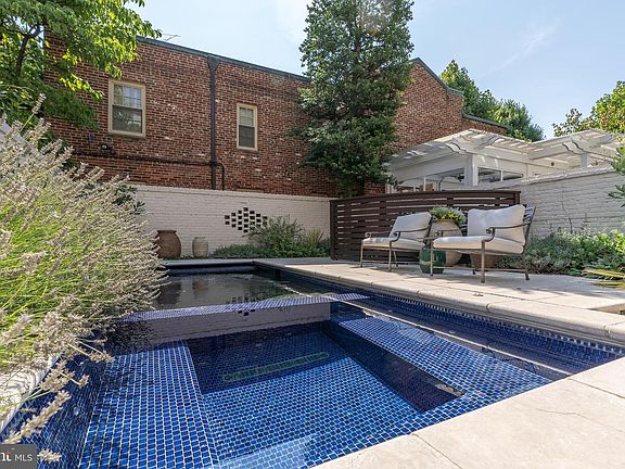 3rd image of 1683 34th St NW