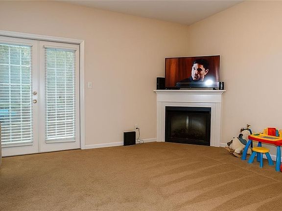 5th image of 3615 Ginnis Cir SW
