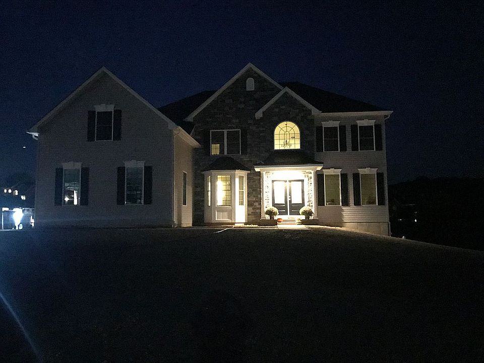 1st image of 301 Wellsley Ct