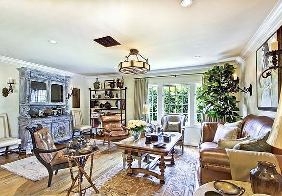 Living Room- Upper Unit
