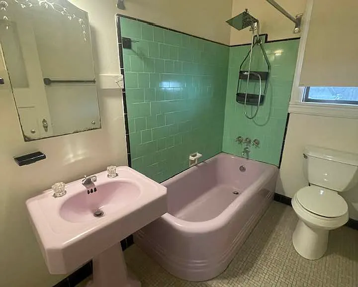 410 W Walnut St — Photo 26