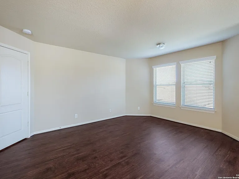 105 Fischer Dr — Photo 10