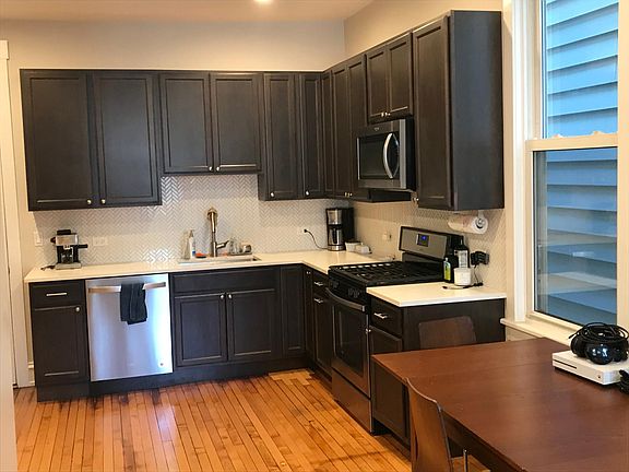 2nd image of 1347 W Wolfram St #1R