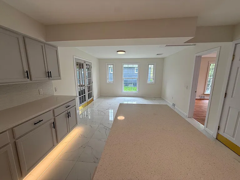 319 Barrington Rd — Photo 23