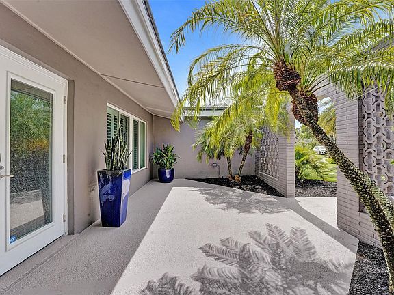 3rd image of 4050 NE 15th Avenue