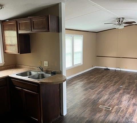 3rd image of 102 Cypress Lake Dr