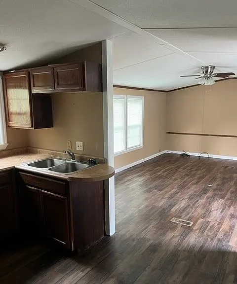 102 Cypress Lake Dr — Photo 3