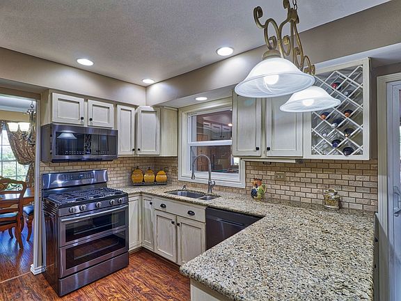 5th image of 14041 Hialeah Ct