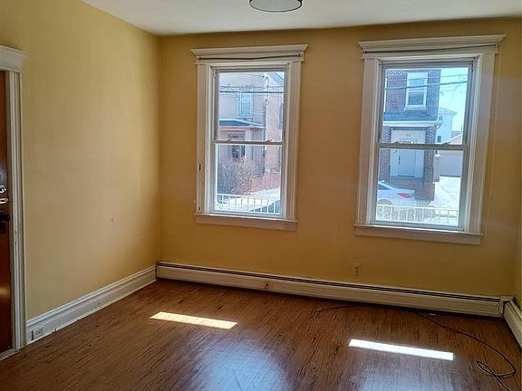 4th image of 17 Laird Pl