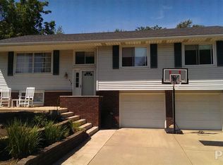 210 Whispering Oaks Dr, Metamora, IL