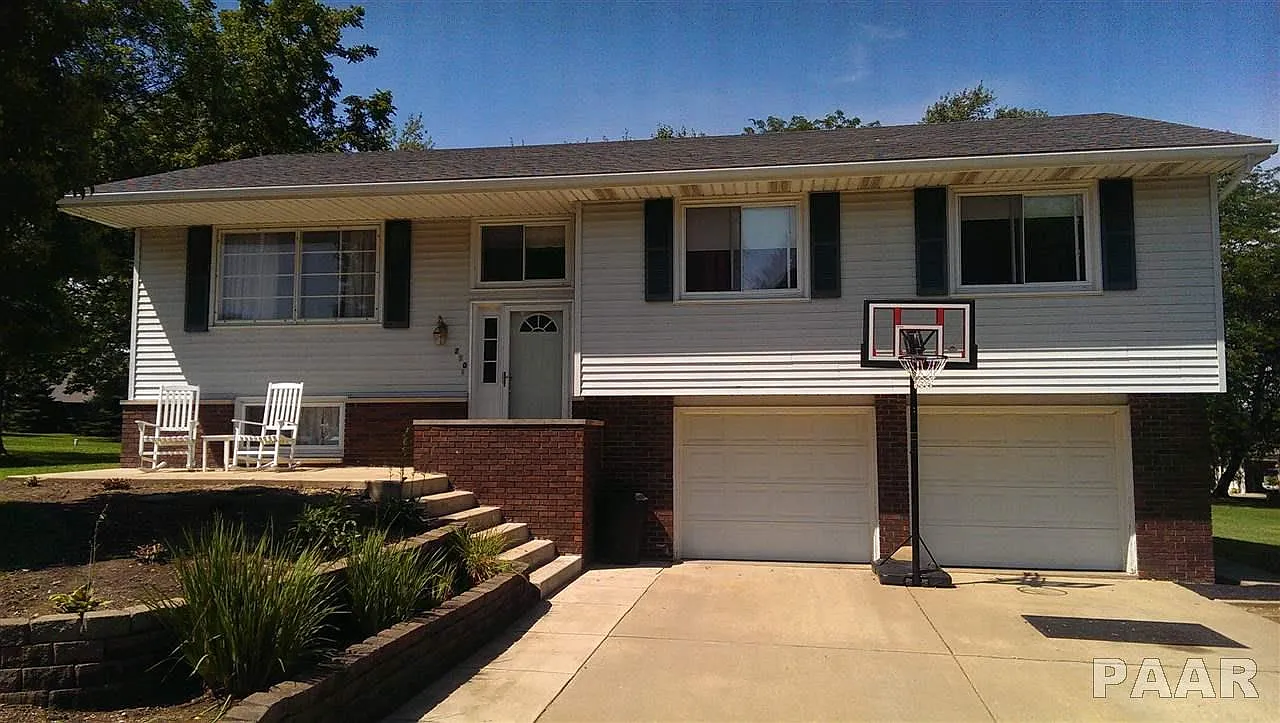 210 Whispering Oaks Dr photo 1