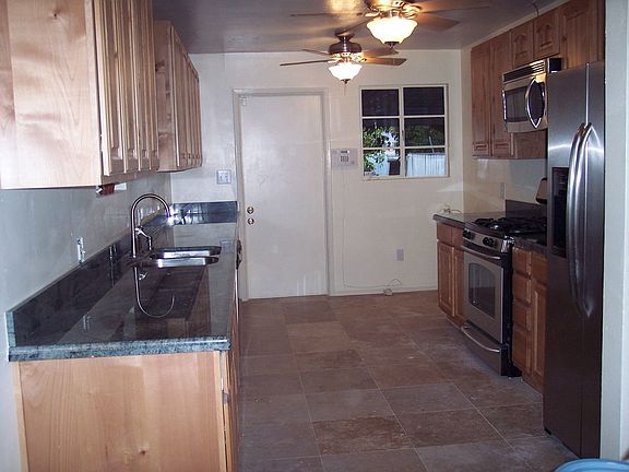 Kitchen Cabs granite and stainless app