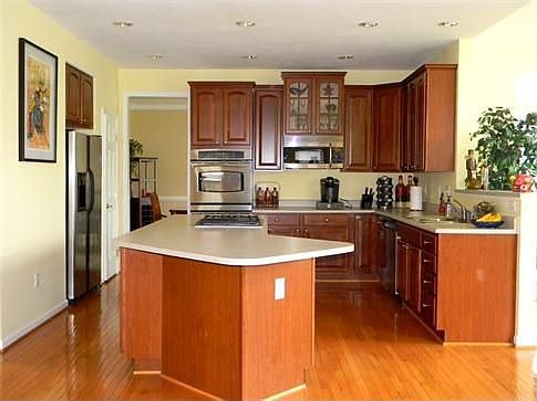 3rd image of 5013 Yellow Wood Pkwy