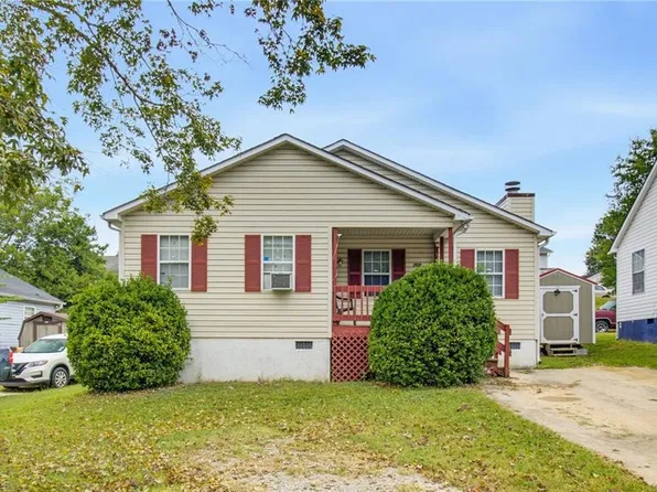 2925 Triangle Lake Rd, High Point, NC 27260