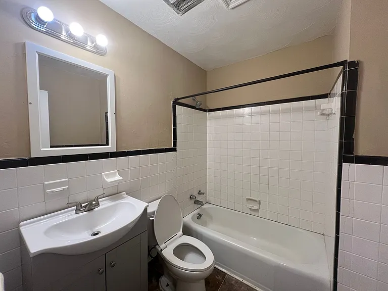 2505 Rosebrier Ave — Photo 6