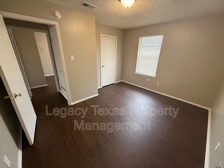 1704 Short St #C — Photo 24