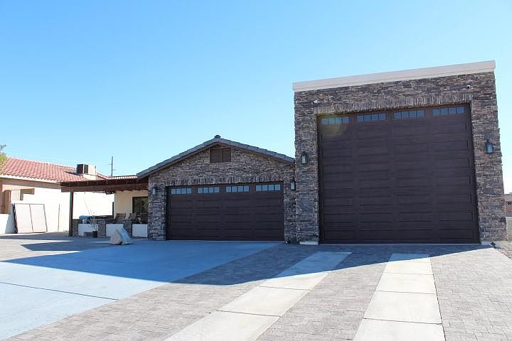 1st image of 3030 Curtis Dr