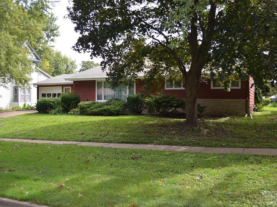 1st image of 908 1st Ave E