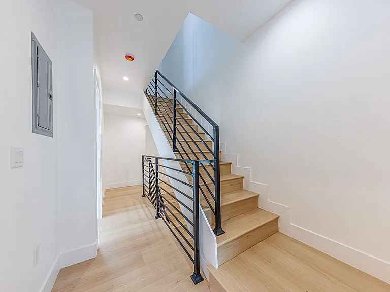 Gorgeous New Townhomes Next To la Cienega Park — Photo 25