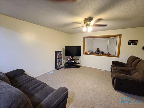 3rd image of 1422 Blanchard Ave