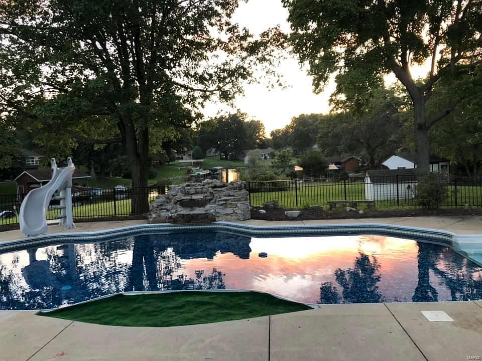 1st image of 318 Westview Dr