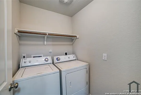10226 Robbins Blf — Photo 16