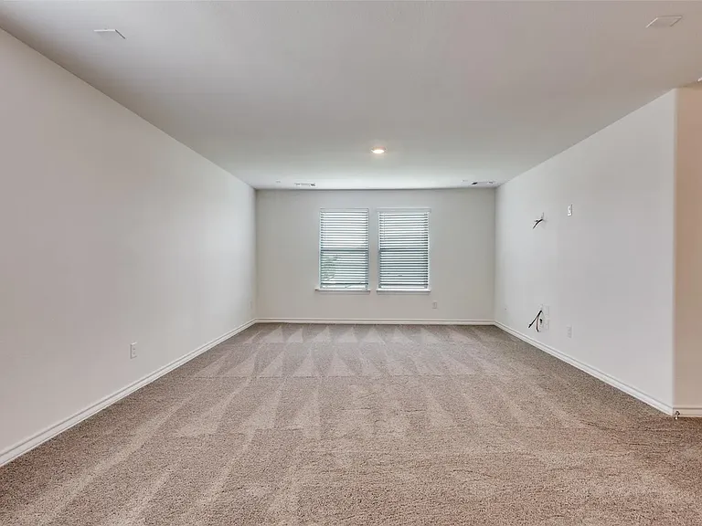 749 Windsor Dr — Photo 22