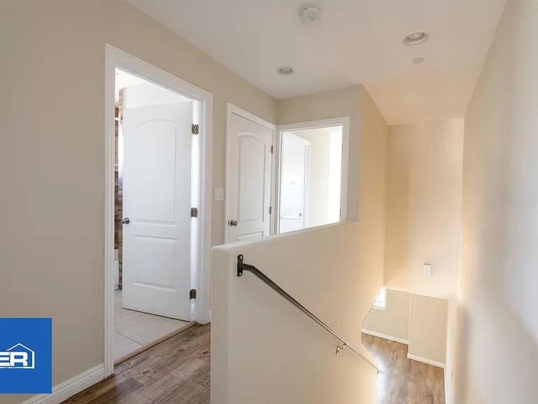 2722 E Cincinnati St — Photo 23