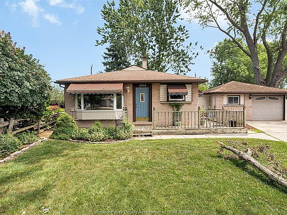 3rd image of 1664 Greenview Cres
