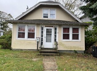 42 Pulaski Rd, Kings Park, NY 11754