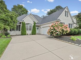 3498 Quail Hollow Dr, Lambertville, MI 48144