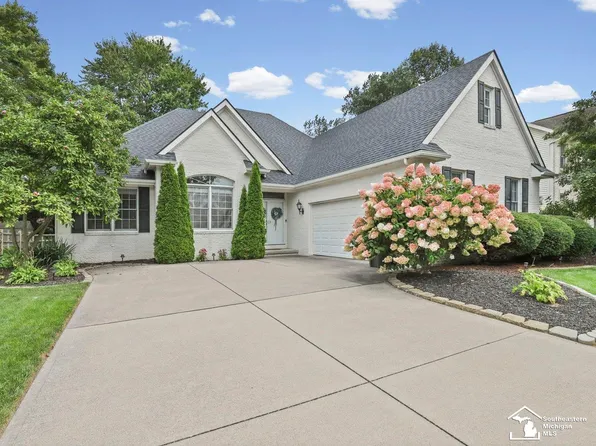 3498 Quail Hollow Dr, Lambertville, MI 48144
