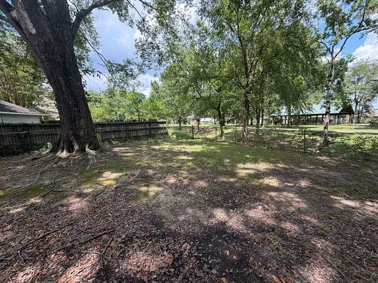 1695 Ravenwood Ln — Photo 13